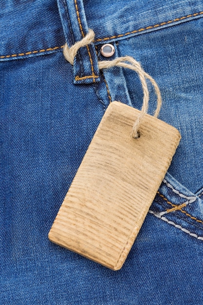 Preisschild und Jeans strukturierte Tasche