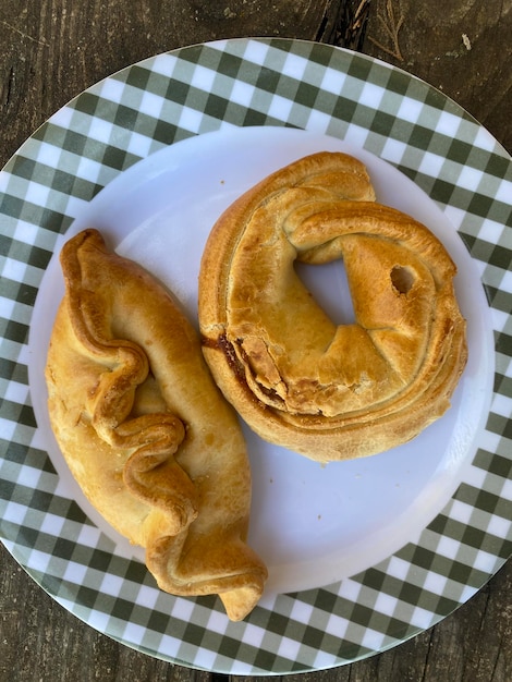 Prenao é um bolinho ou pão recheado com carne ou legumes. Pão recheado típico de algumas regiões