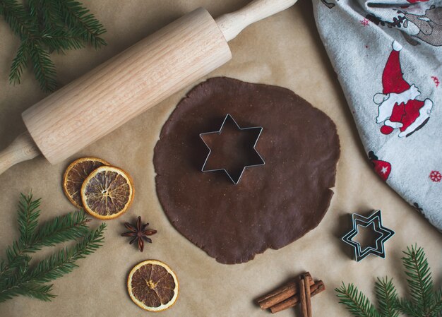 Preparação de biscoitos de Natal,