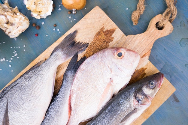 Preparação de peixe fresco do mar