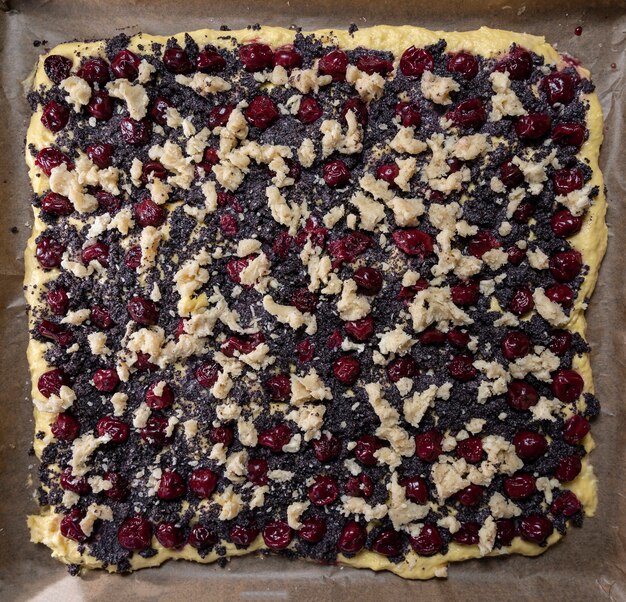 Preparação de torta de cereja com sementes de papoula em casa