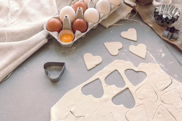 Foto preparação para assar biscoitos