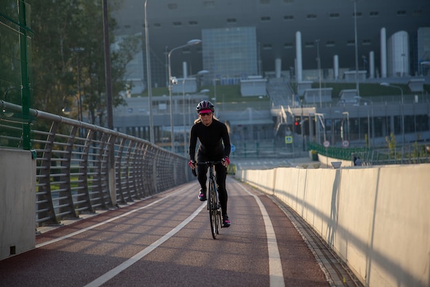 Preparación activa para una competición de ciclismo.