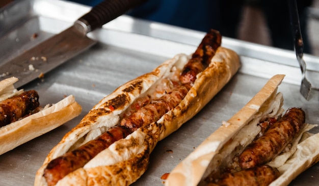 Preparación de chorizo con pan