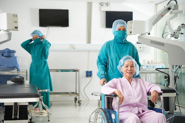 Preparación para la cirugía en la clínica de oftalmología