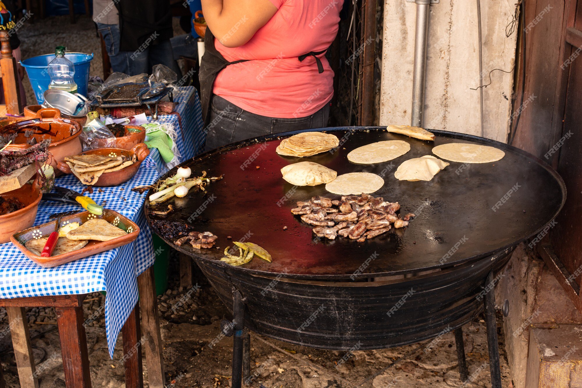 Preparación de comida tradicional mexicana comida callejera tradicional  mexicana preparación de tacos | Foto Premium