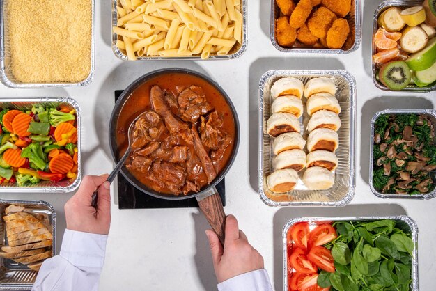 Foto preparación de comidas por lotes