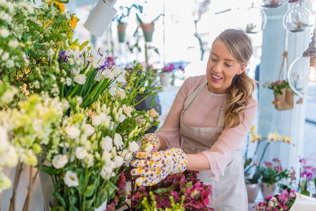 Preparación de flores para organizar