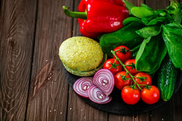 Preparación de hamburguesa de pan verde