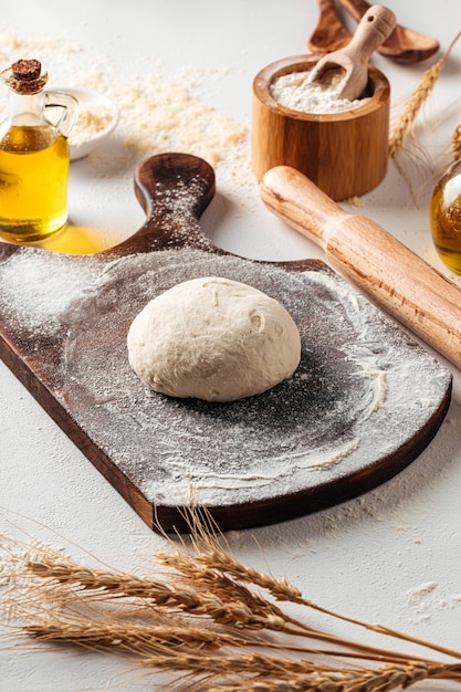 Preparación de la masa para amasar la cocción de la pizza.