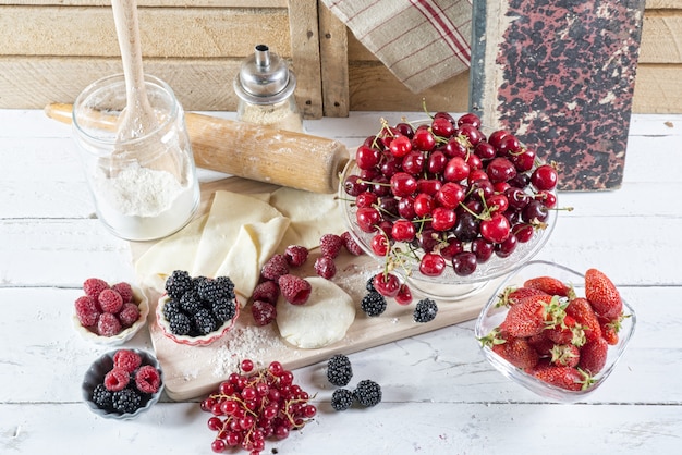 Preparación para pastel con frutas del bosque