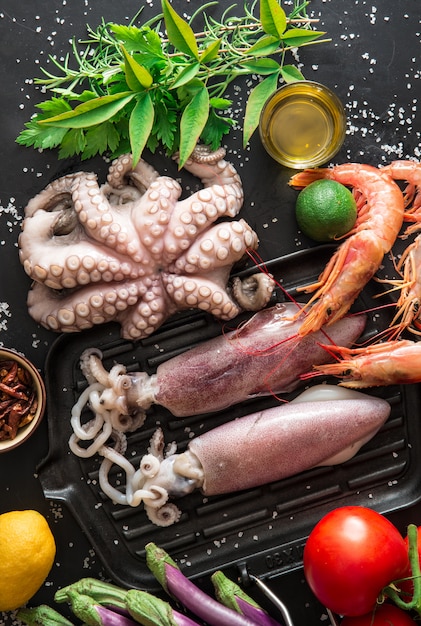 Preparación de un pescado a la plancha.