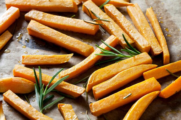 Preparando batatas fritas, close-up