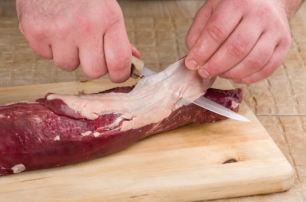 Foto preparando carne crua