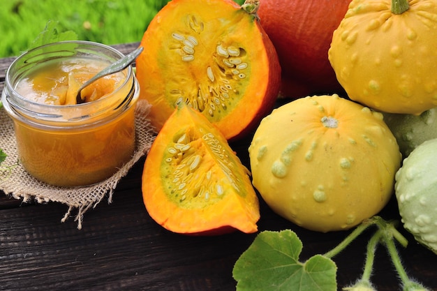 Foto preparando mermelada de calabaza de tu propia huerta