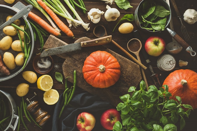 Preparando el proceso de cocción saludable de la cena.