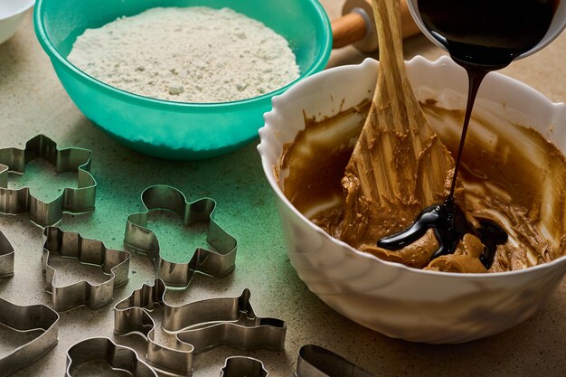 Preparar los ingredientes de la masa de pan de jengibre y la paleta del tazón