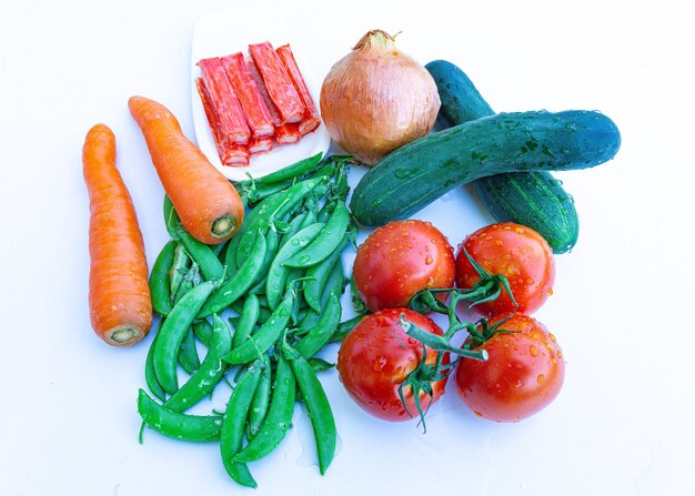 Foto preparar um vegetal fresco saladring o