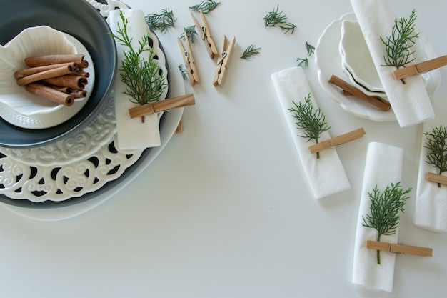 Preparativos para organizar a mesa para as férias de inverno Decoração de inverno Faça você mesmo