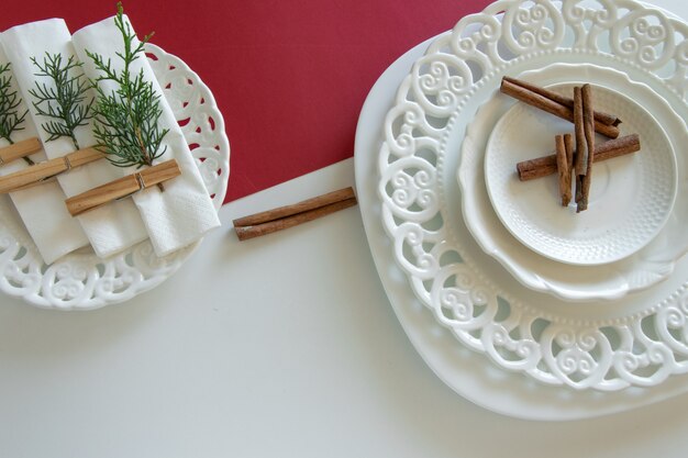 Preparativos para organizar a mesa para as férias de inverno Decoração de inverno Faça você mesmo