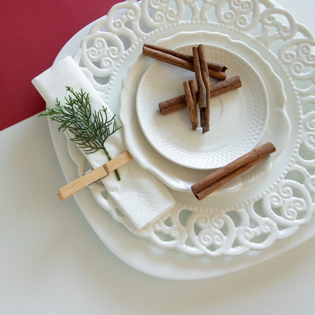 Preparativos para organizar a mesa para as férias de inverno Decoração de inverno Faça você mesmo