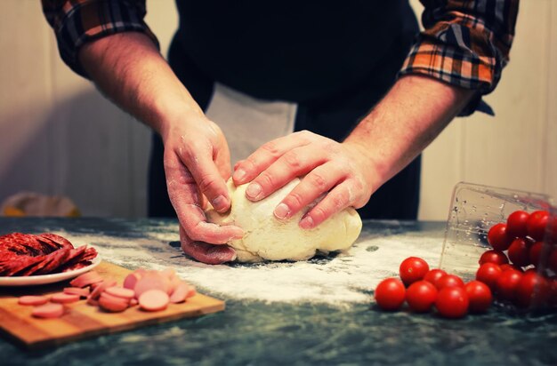 Prepare a cobertura de massa de pizza