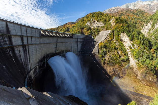 Presa de Kurobe y arco iris