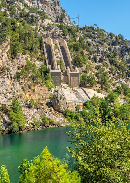 Presa de Oymapinar y río Manavgat en las montañas de la región de Antalya, Turquía