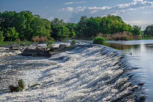 Presa en el rio