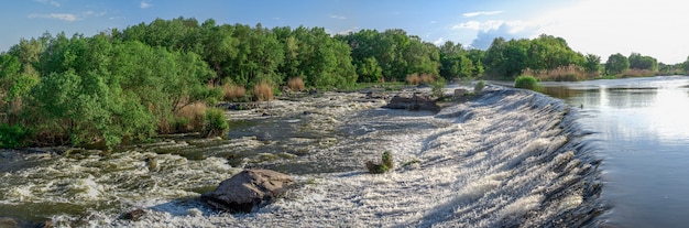 Presa en el rio