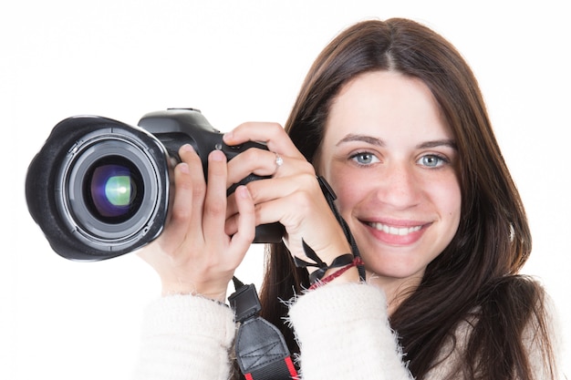 Presentación profesional joven sonriente de la muchacha del fotógrafo