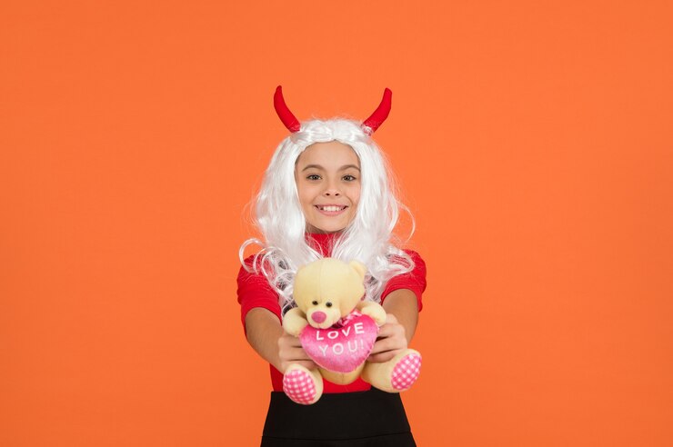 Foto presente com amor, melhores presentes e doces ou travessuras, comemorar os feriados, feliz dia das bruxas