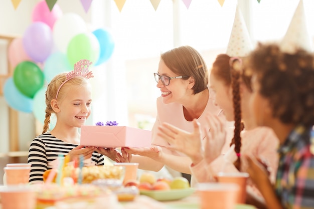 Presente de aniversário da mãe amorosa