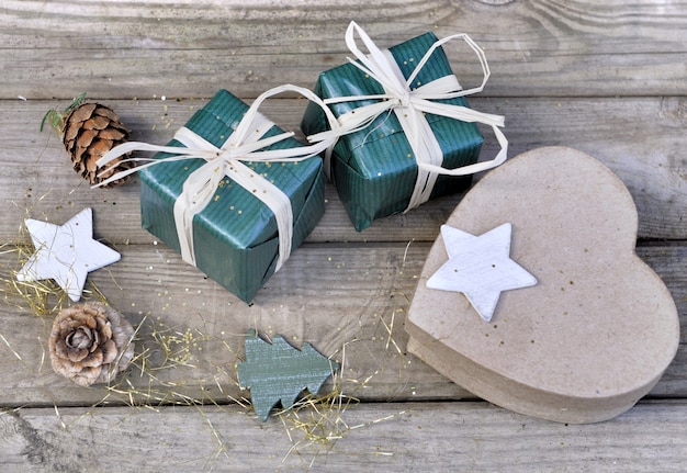 Presente de Natal e caixa em forma de coração