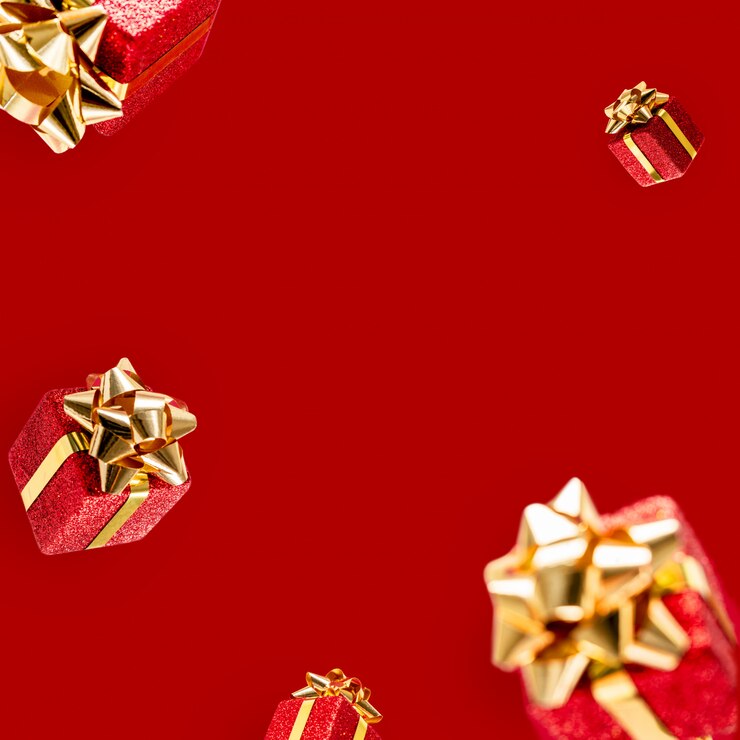 Presentes estão voando no ar, sobre um fundo vermelho. Venda. Conceito de levitação. Layout de Natal com espaço de cópia.