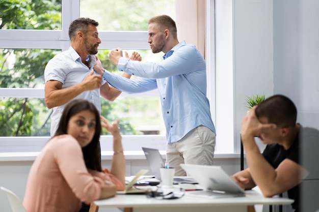 Foto pressão no local de trabalho no escritório