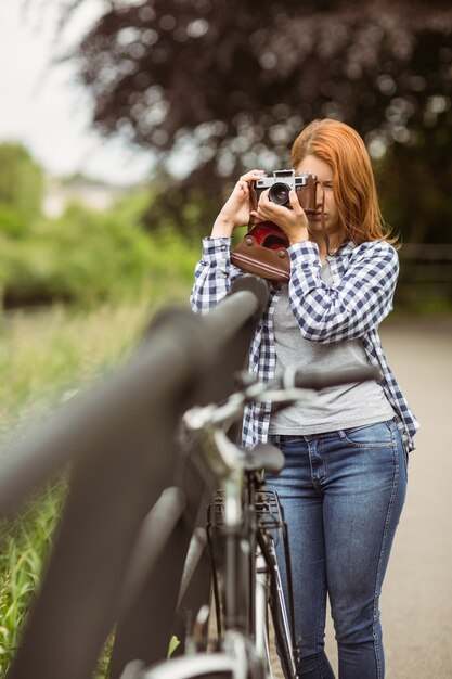 Foto pretty redhead tomando uma foto