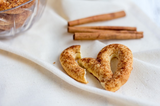 Pretzel con canela y azucar