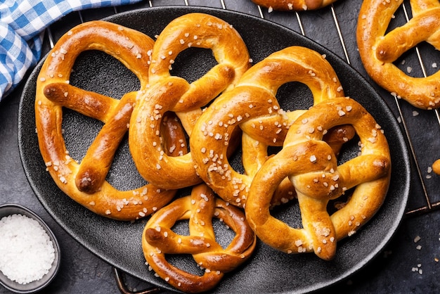 Pretzels caseiros recém-assados