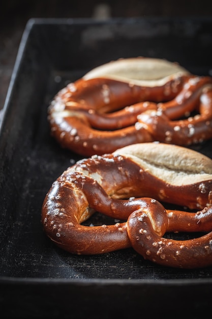 Pretzels crujientes y sabrosos como snack salado