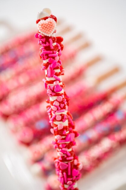 Pretzels cubiertos de chocolate para el día de San Valentín