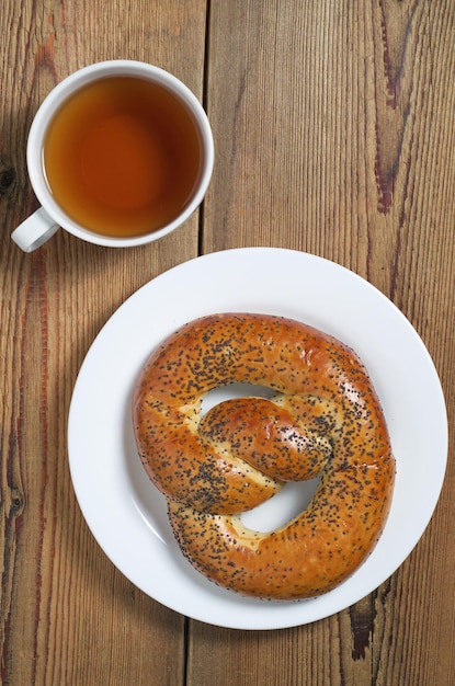 Pretzels de papoula macios e chá