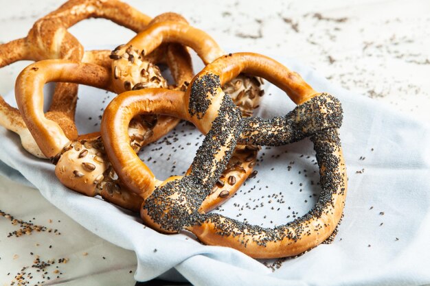 Pretzels macios caseiros preparados frescos.