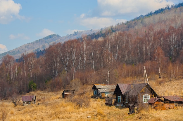 Primavera en la carretera Circum-Baikal al sur del lago Baikal