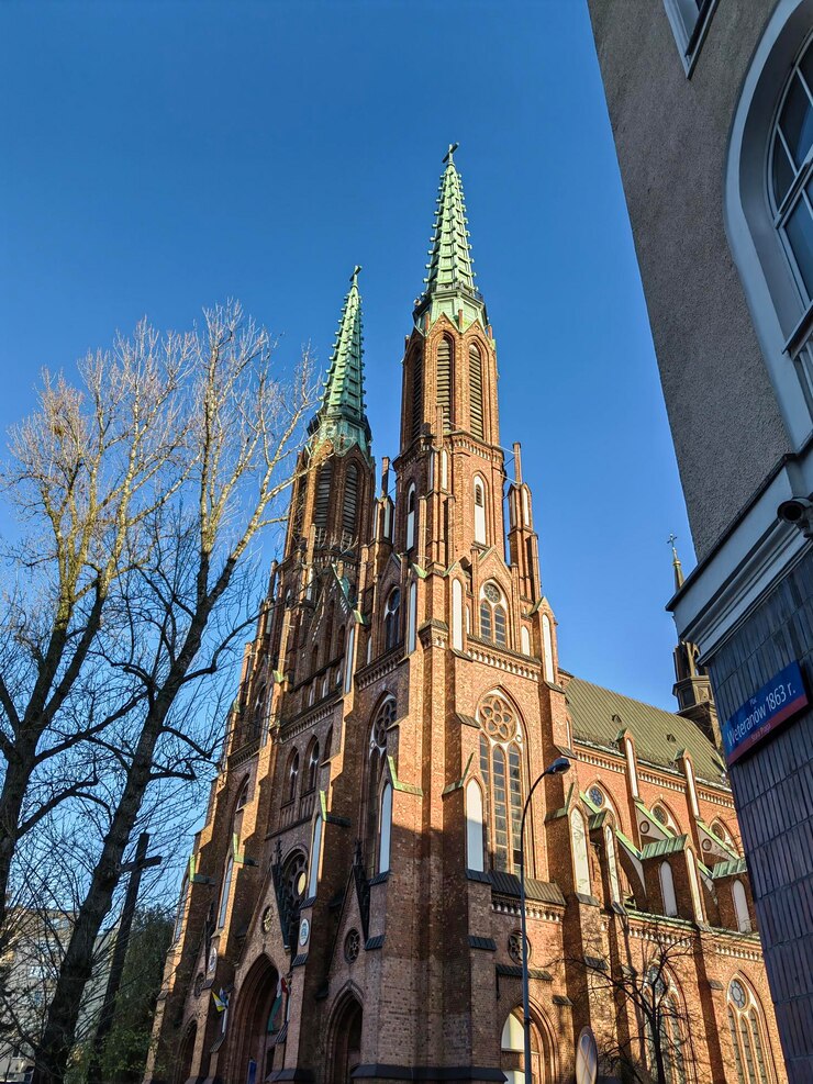 La primavera de la catedral católica en Polonia