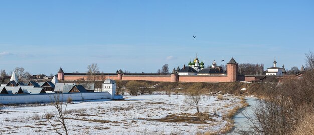 Primavera en el panorama de Suzdal