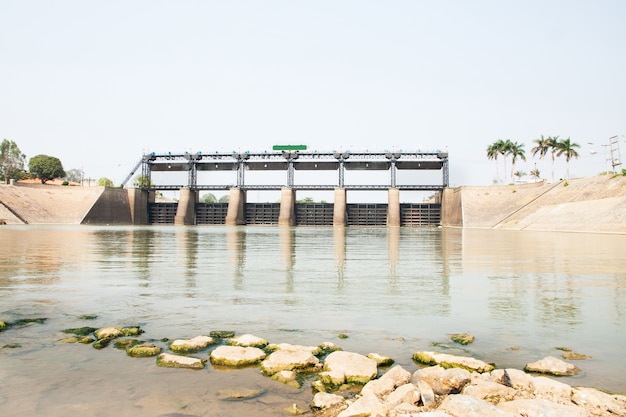 Foto primeira barragem na tailândia