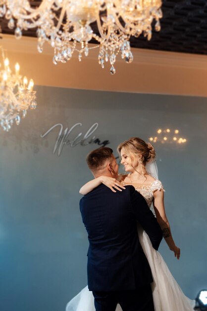 el primer baile de la boda de la novia y el novio