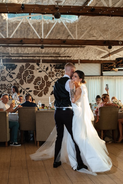 El primer baile nupcial de los novios.