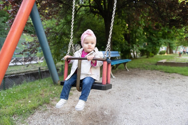 El primer columpio de una niña